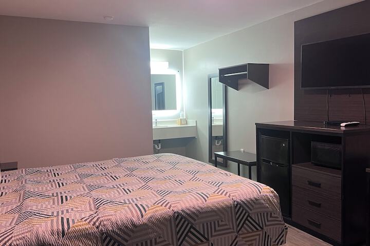 Room 19 of 38