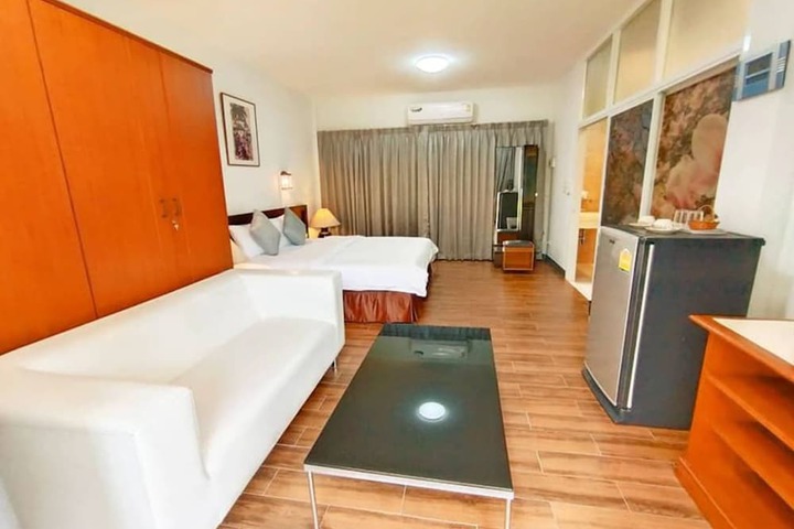 Room 18 of 159