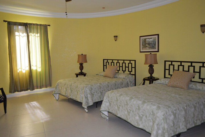 Room 3 of 65