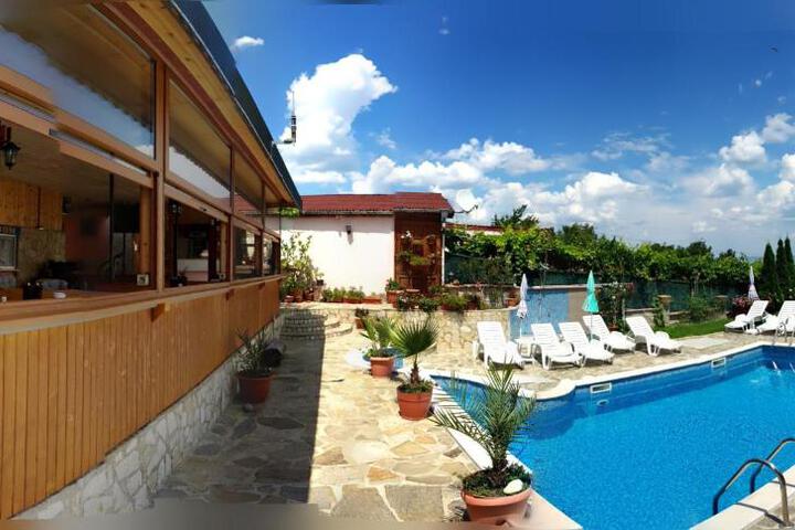 Pool 9 of 23