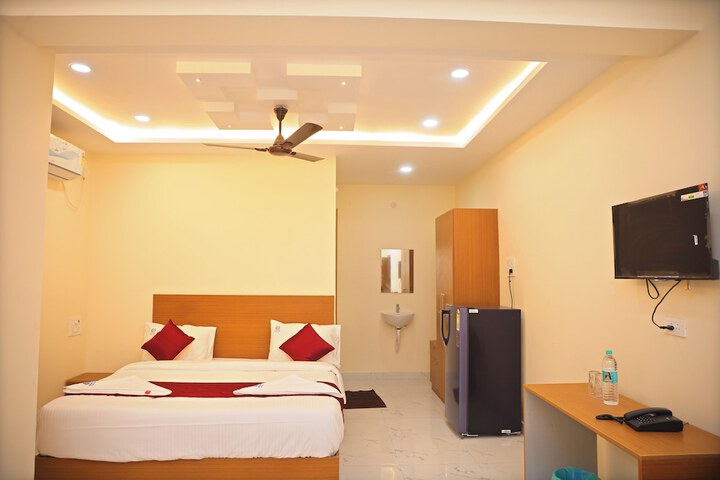 Room 5 of 12