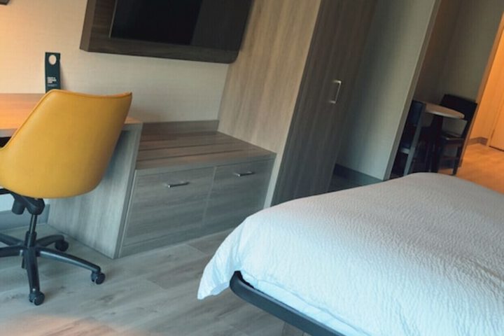 1 King Bed (11 of 11)