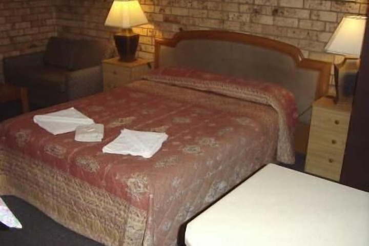 Room 18 of 33