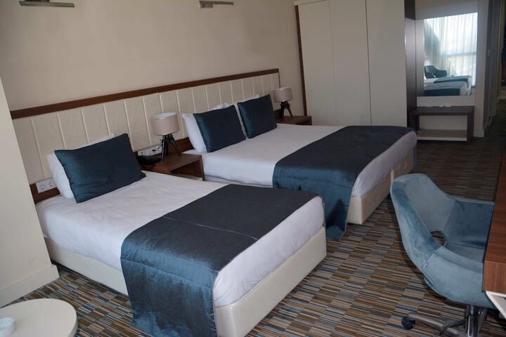 Room 7 of 8