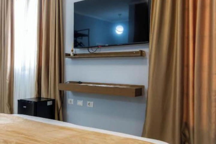 Room 83 of 132