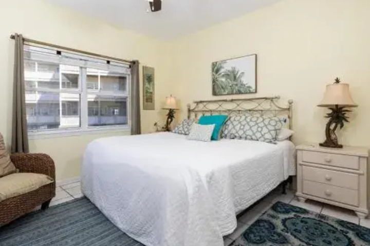 Room 2 of 10