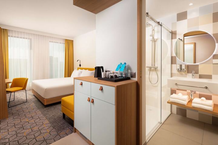 Room 16 of 44