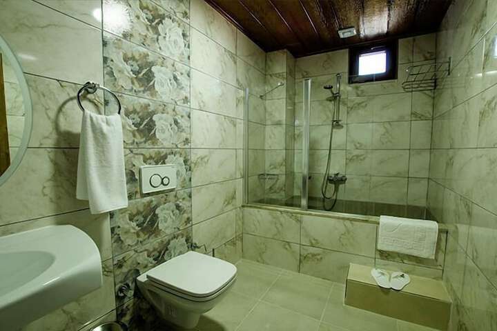 Room 15 of 38