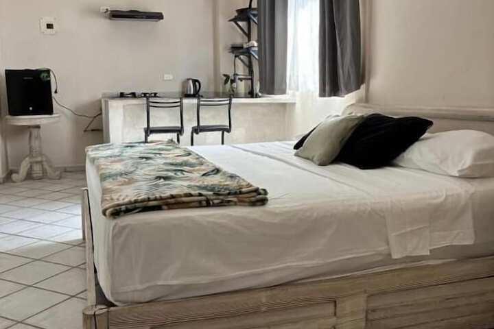 Room 4 of 10