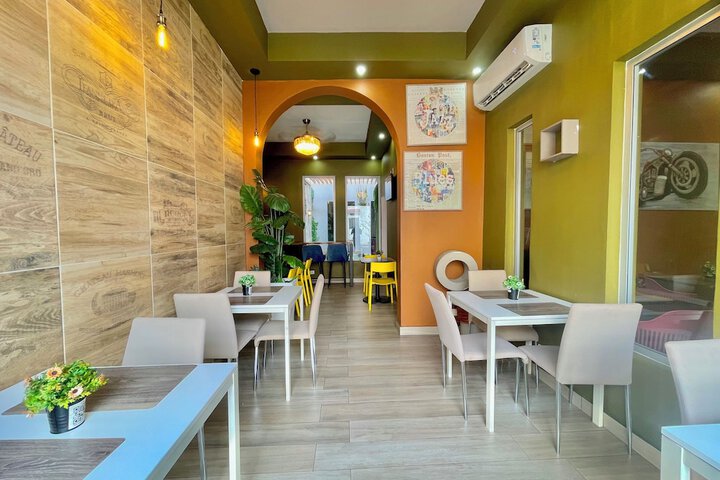 Dining 95 of 127