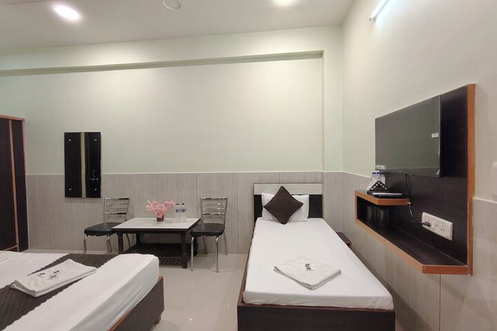 Room 32 of 76