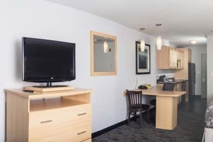 Room 8 of 18