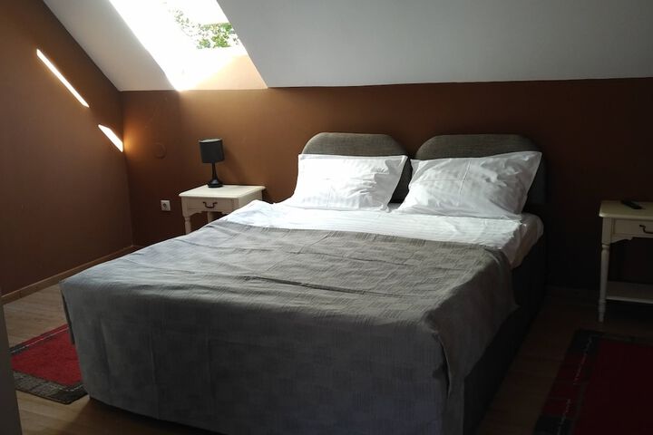 Room 7 of 34
