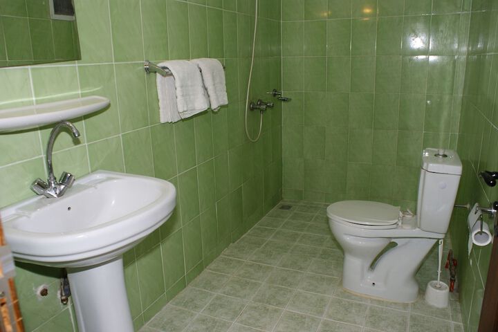 Room 13 of 32