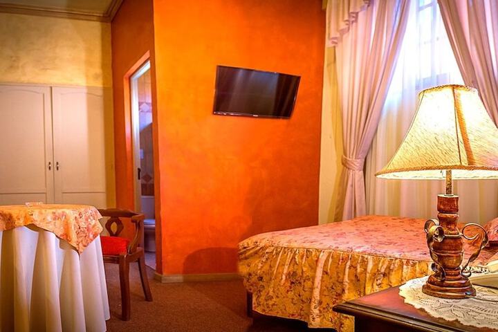 Room 6 of 25