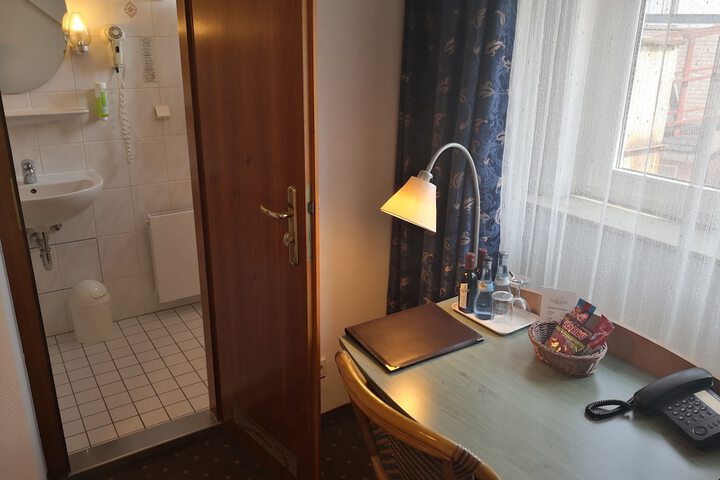 Room 20 of 38