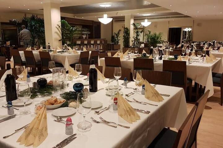 Dining 16 of 28