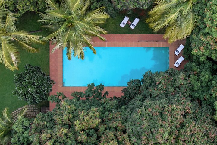 Hotel Pool