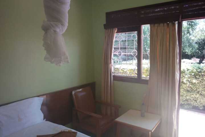 Room 4 of 13