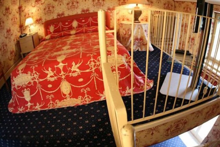 Room 3 of 56