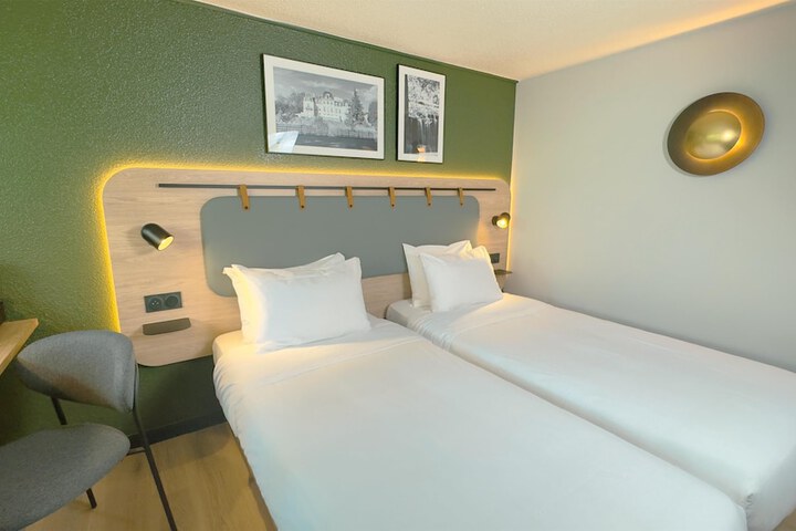 Room 21 of 46