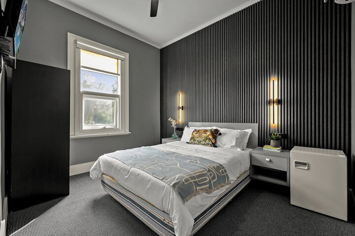 Room 9 of 19