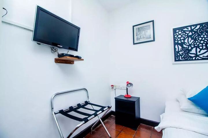 Room 5 of 19