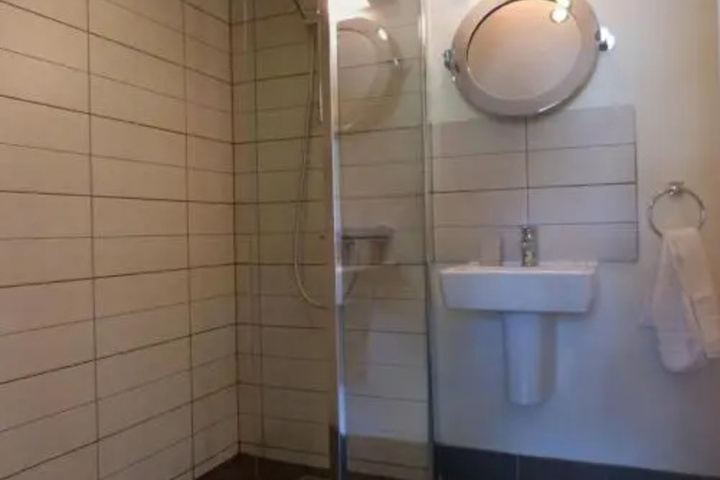 Room 7 of 24