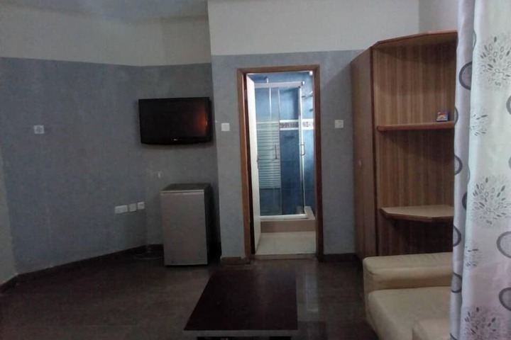Room 4 of 6