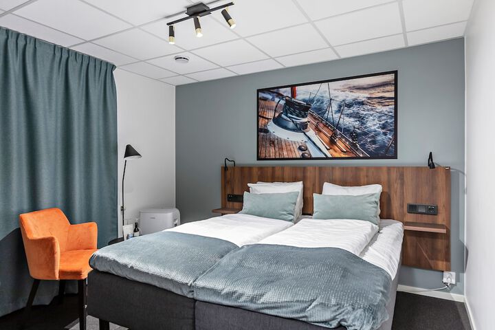 Room 30 of 106