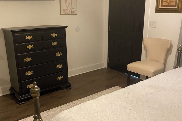 Room 18 of 98