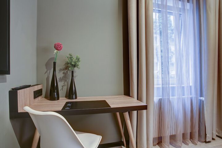 Room 8 of 32