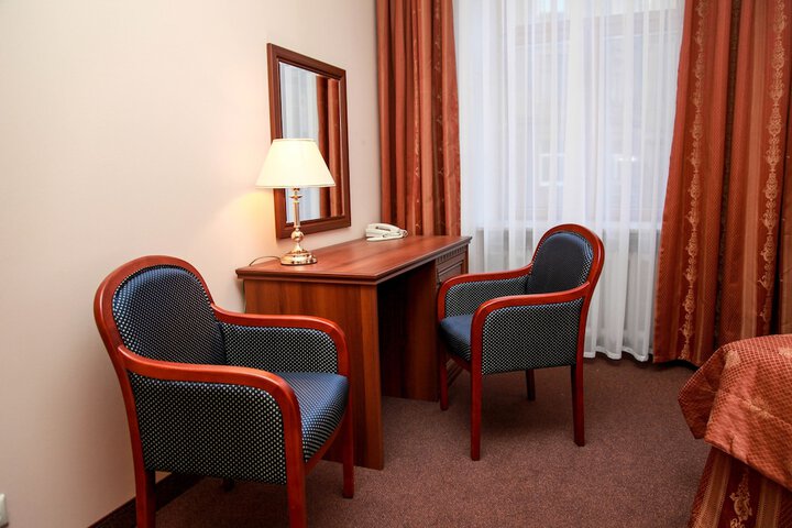 Room 8 of 39