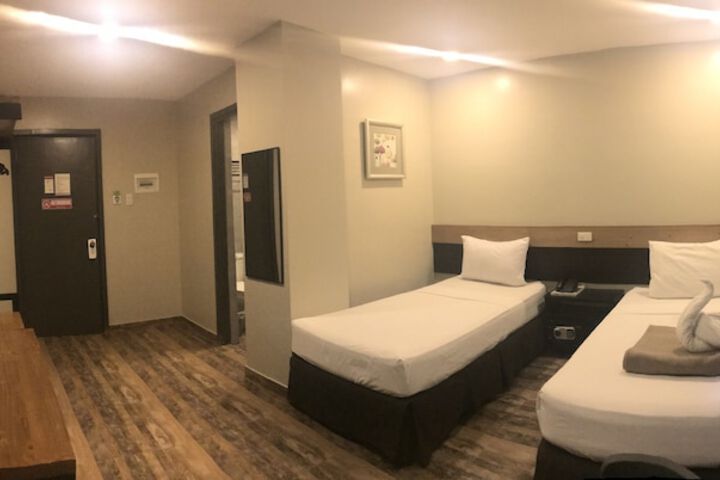 Room 4 of 41