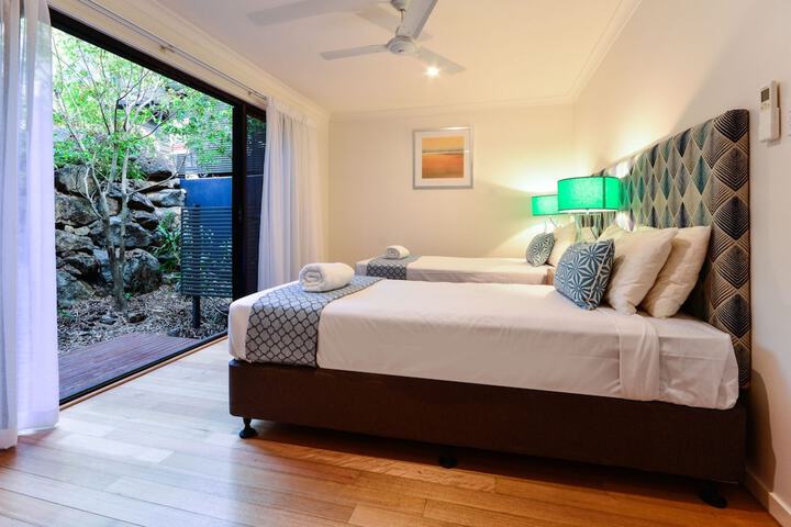 Room 2 of 25