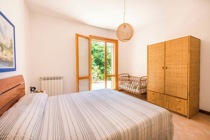 Room 5 of 33