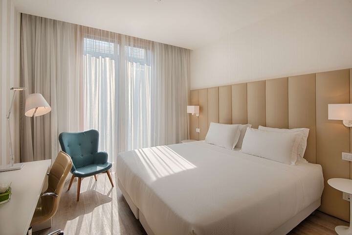 Room 4 of 41