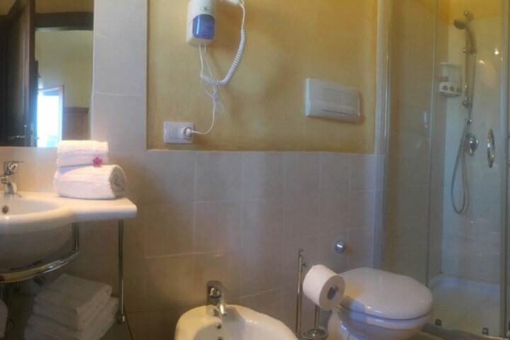 Room 12 of 30