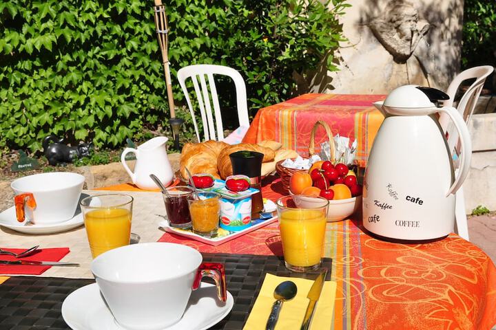 Breakfast/Coffee Service 72 of 82