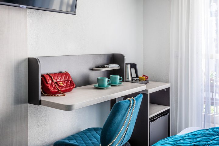 Room 8 of 18