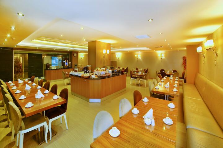 Breakfast buffet