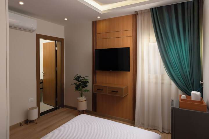 Room 28 of 35