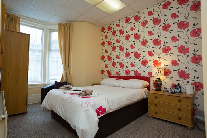 Room 6 of 25
