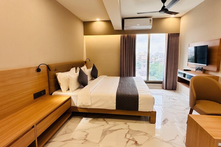 Room 25 of 37