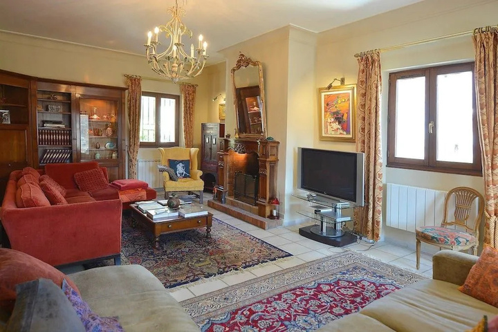 Room 2 of 23