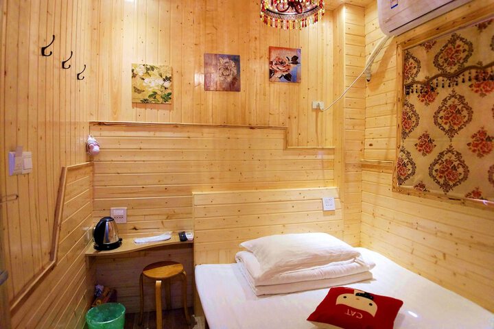 Room 13 of 24