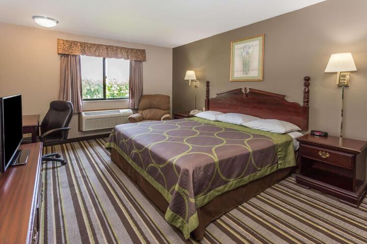 1 King Bed (3 of 9)