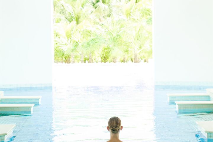 Hotel Pool