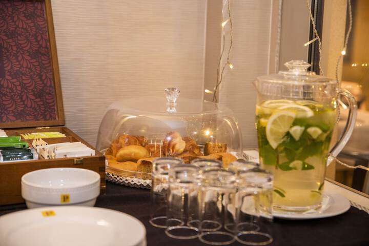 Breakfast/Coffee Service 69 of 143