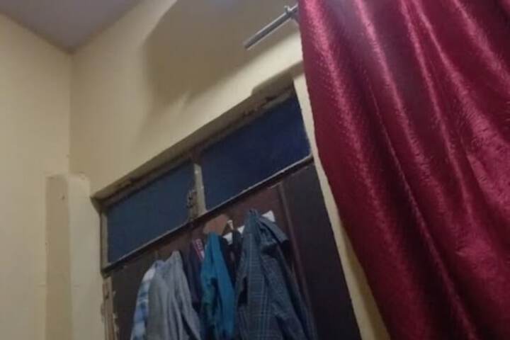 Room 8 of 9